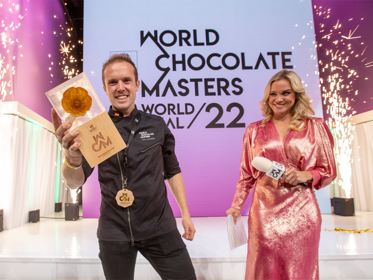 Lluc Crusellas rebent el premi al World Chocolate Master.