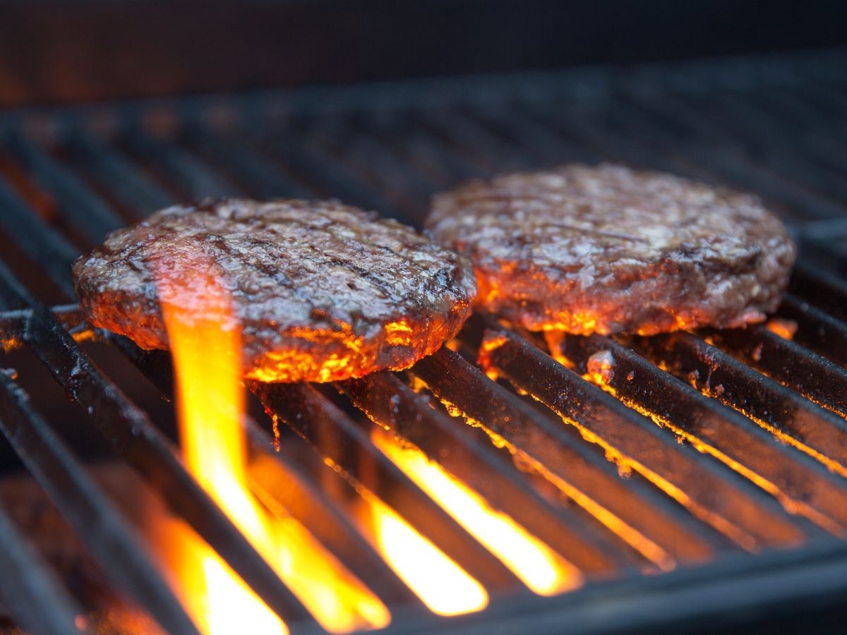Hamburgueses a la brasa.